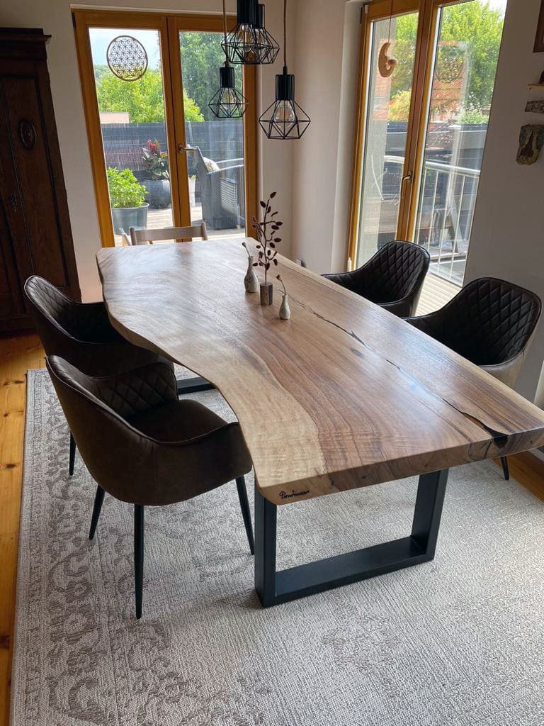 Wunderschöner Baumstamm Tisch ehrenwalde Massivholzmöbel Manufaktur vor Ort beim Kunden aufgebaut mit Kufengestell Natürlich geölt