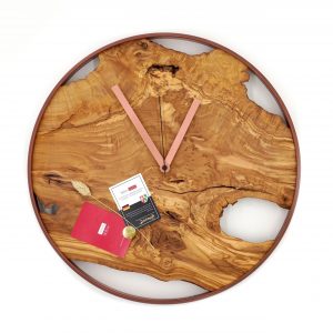 Olivenholz Wanduhr Cosmos aus Holz-Baumscheibe Rosegold Ring und Zeiger mit Karte