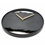 Wanduhr aus Eiche 'Nero' schwarz mit Metallring, lautlosem Uhrwerk modern Black-Edition mit rotem Sekundenzeiger Draufsicht Seitlich