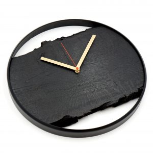 Wanduhr aus Eiche 'Nero' schwarz mit Metallring, lautlosem Uhrwerk modern Black-Edition mit rotem Sekundenzeiger Seitlich