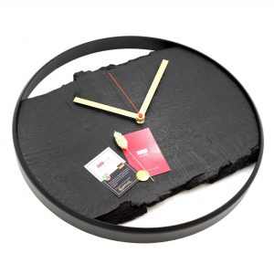 Wanduhr aus Eiche 'Nero' schwarz mit Metallring, lautlosem Uhrwerk modern Black-Edition mit rotem Sekundenzeiger mit Karte