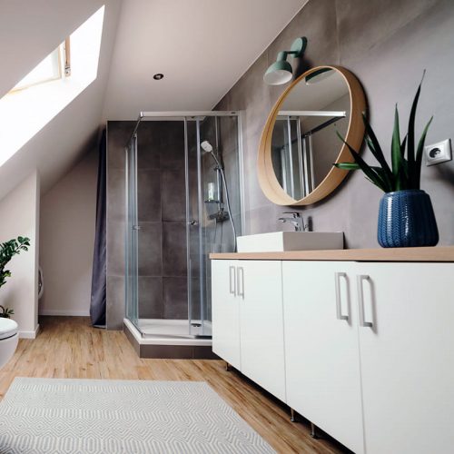Badezimmer Ideen Bad mit Schräge im Dachgeschoss Design dekoriert und modern